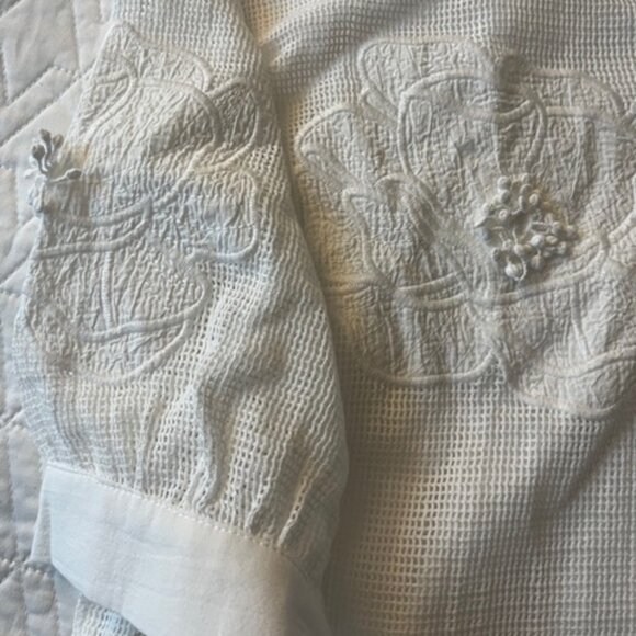 FARM RIO Embroidered Blouse with Appliques and Beaded Buttons - Picture 2 of 9